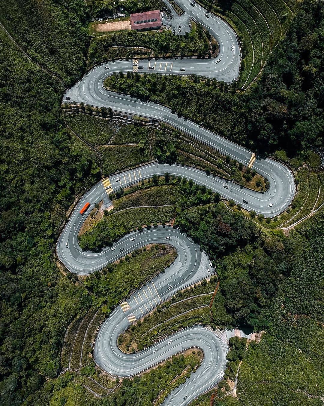 Scenic Hairpinned Road | 📸: