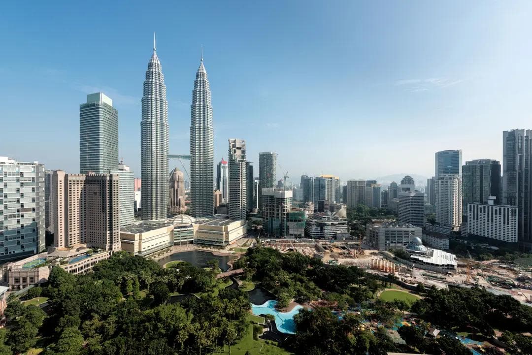 3D2N Kuala Lumpur and Sky Mirror and Eagle Feeding Tour